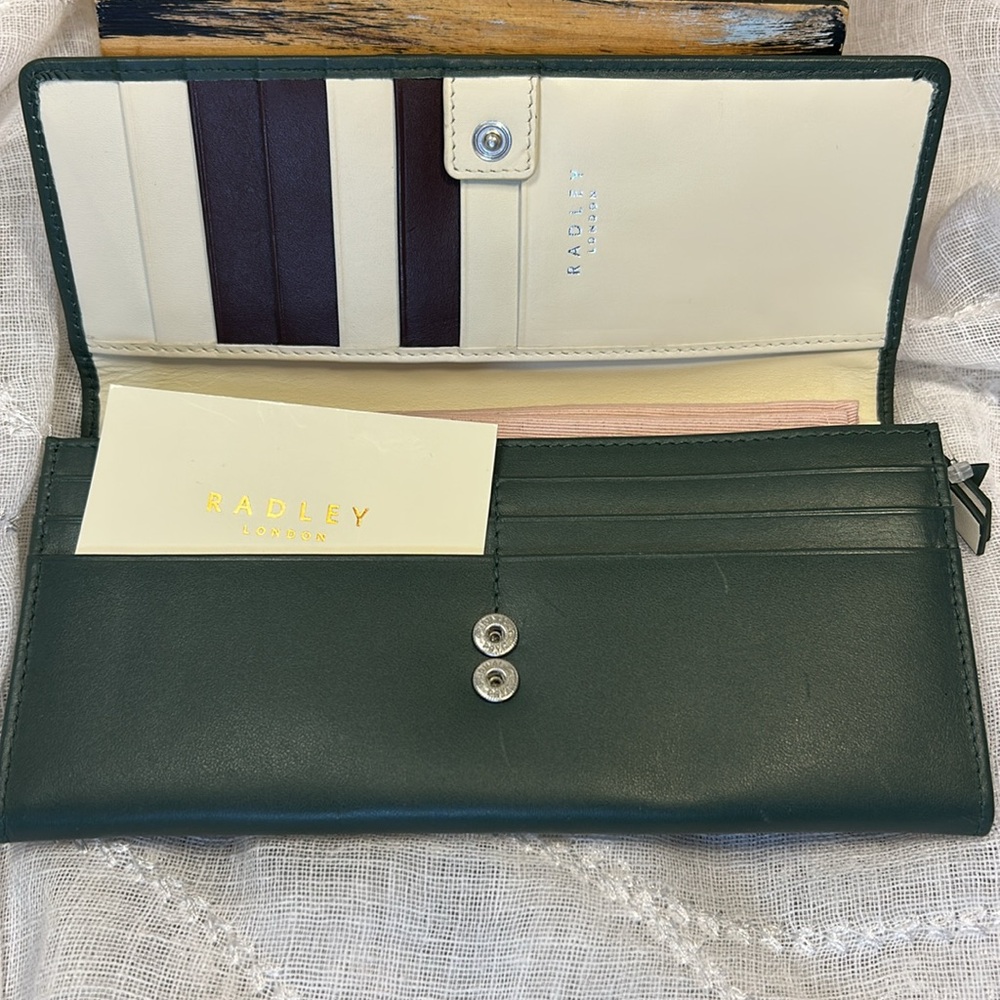 NWT Radley London Leather Green Wallet Fox and Hound Design - Picture 2 of 14